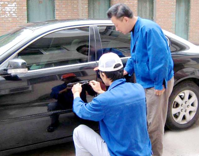 兴隆汽车钥匙丢在车里面怎么办?
